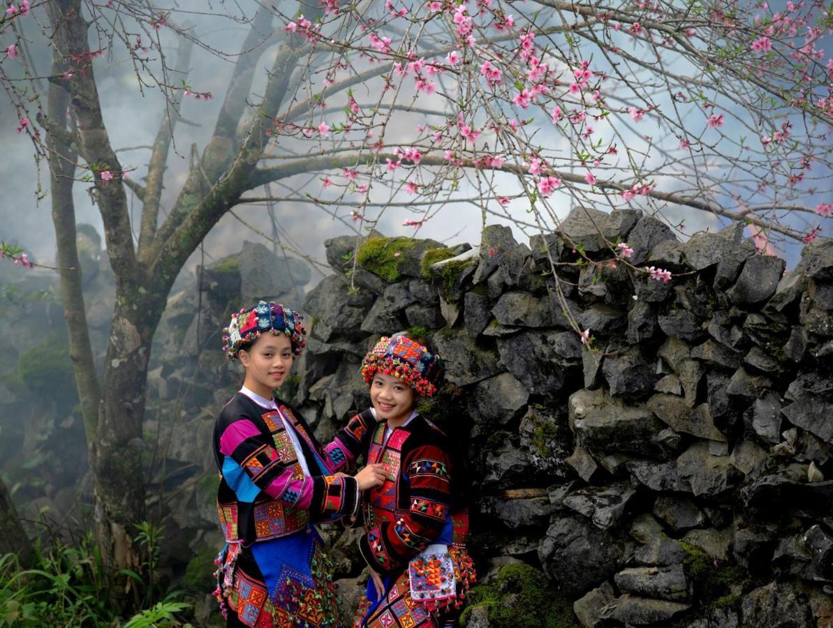 Отель Nha Nghi T&T Донгван Экстерьер фото