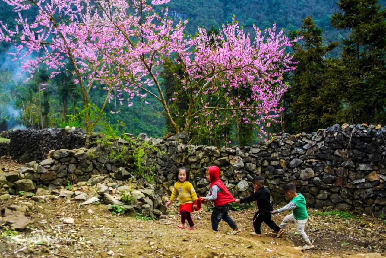 Отель Nha Nghi T&T Донгван Экстерьер фото